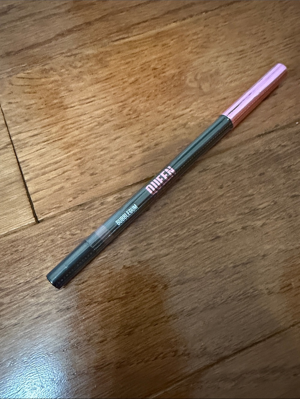 Queen cosmetics bubblegum lip liner - 0.6g